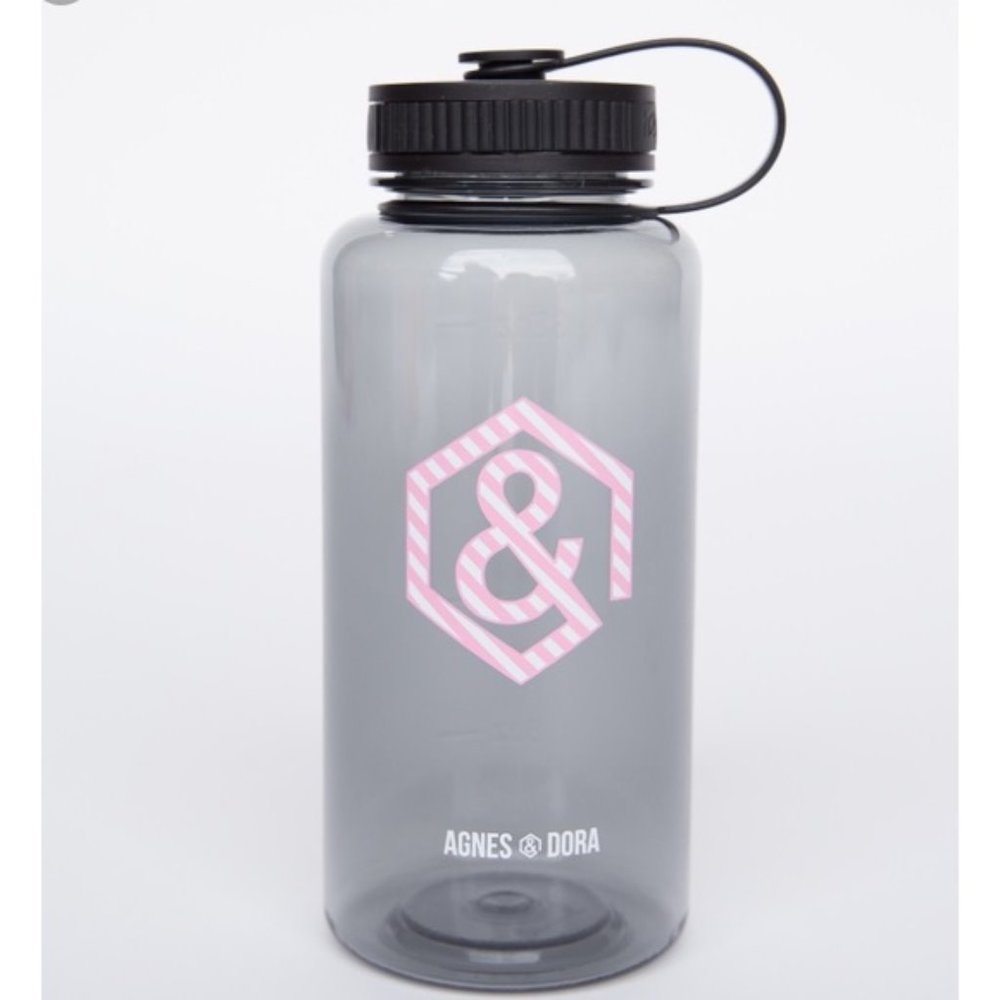 Agnes & Dora 32 oz water bottle, plastic
